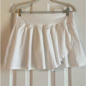 White joy lab tennis skirt size large